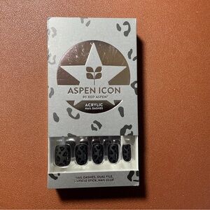 Short Squoval Press On Nails New In Box Ramona Says Rawr